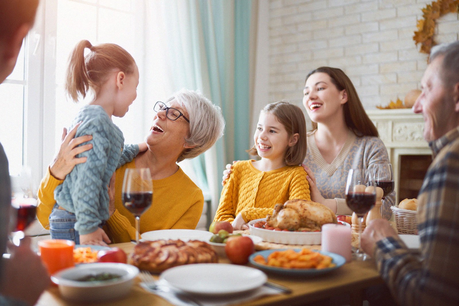 family celebrating thanksgiving